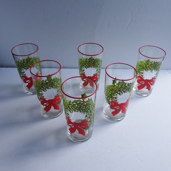 Set of 6 Holiday Wreath/Holly Themed Glasses - Picture 1 of 5